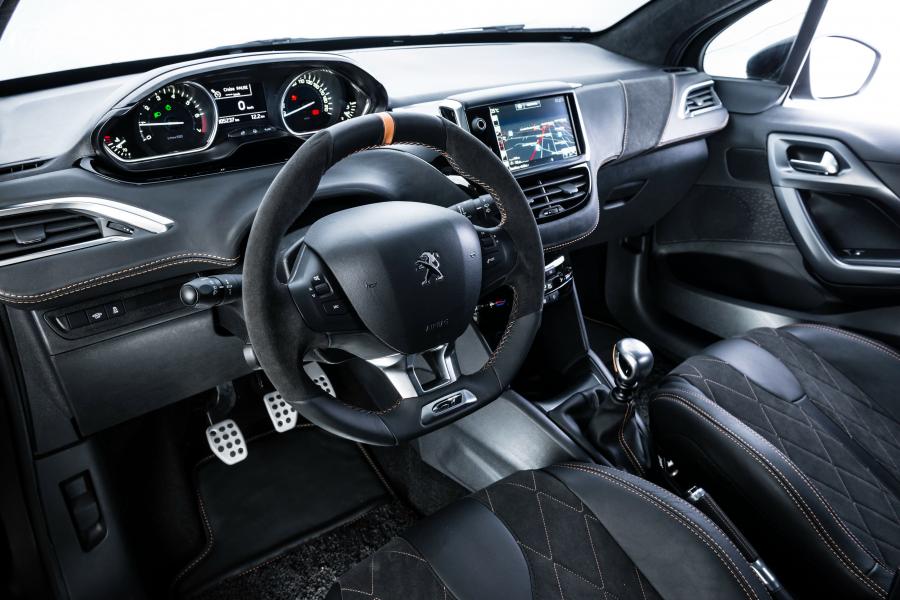 Интерьер Peugeot 208 Pyrit Concept 2016 года  (фото 6 из 10)